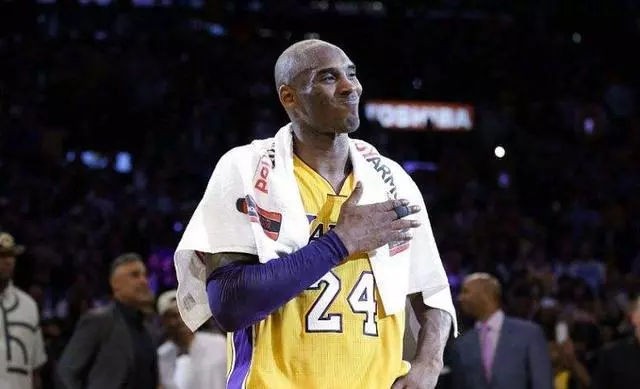 3C：退役三天前我和莱万说不想再为任何球队踢球，除非是巴萨（3C：退役前三天我告诉莱万，除了巴萨，我不会再为任何球队效力）