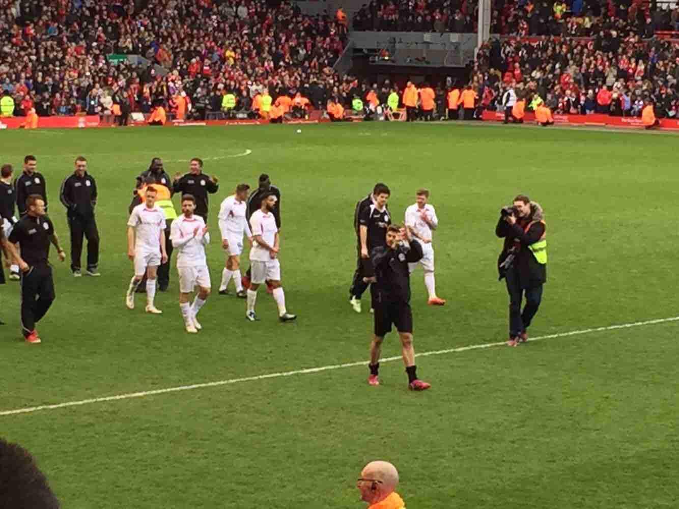 瓦伦西亚对阵塞维利亚：首发阵容与比赛前瞻（瓦伦西亚vs塞维利亚：首发名单与赛前解析）