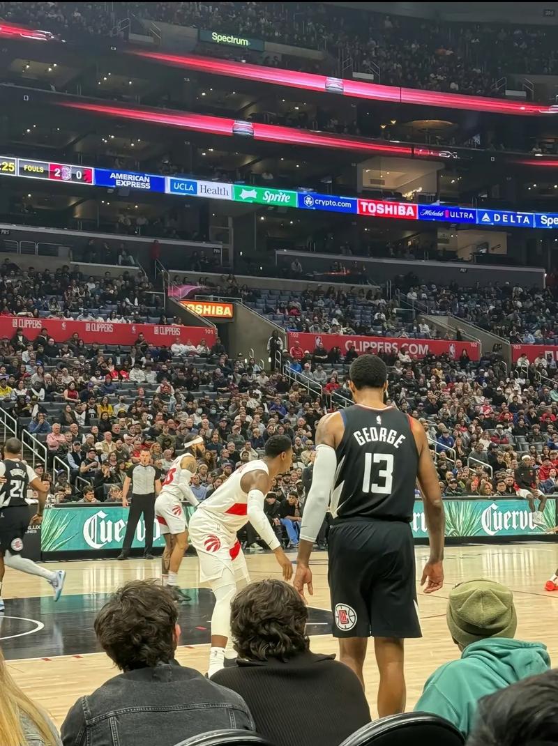 马德兴：米利西奇不敢热身U17女足，一年半不换血，足协当断则断（马德兴：米利西奇回避U17女足热身，球队一年半无换血，足协该果断出手）