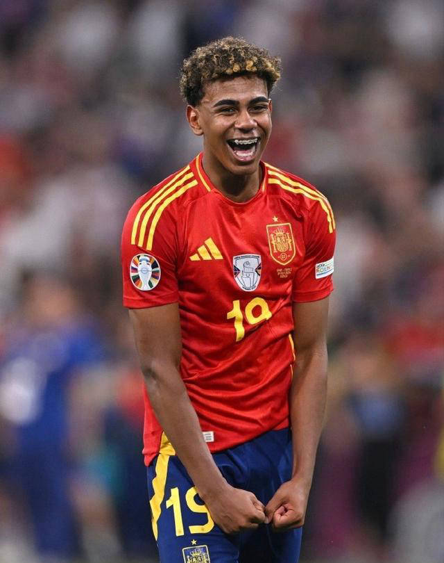 正负值+20冠绝全场！徐杰13中6&三分3中2 拿下17分6篮板6助攻（徐杰正负值+20领跑全场：13投6中、三分2中，斩获17分6篮板6助攻）