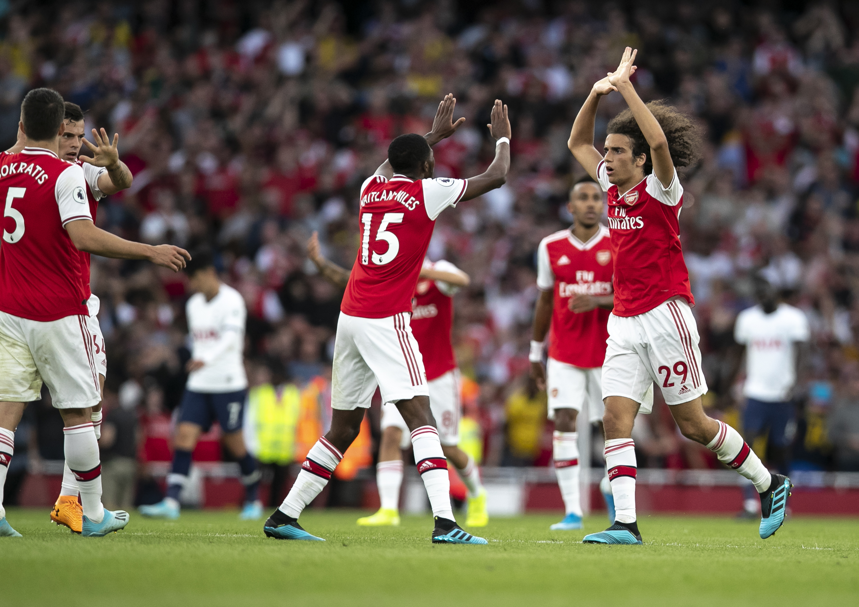 足坛年终大战淘汰赛开启：内马尔PK梅西等焦点对决，参与投票赢球衣（年末足坛淘汰赛开打：梅西对阵内马尔等重磅对决，投票赢球衣）