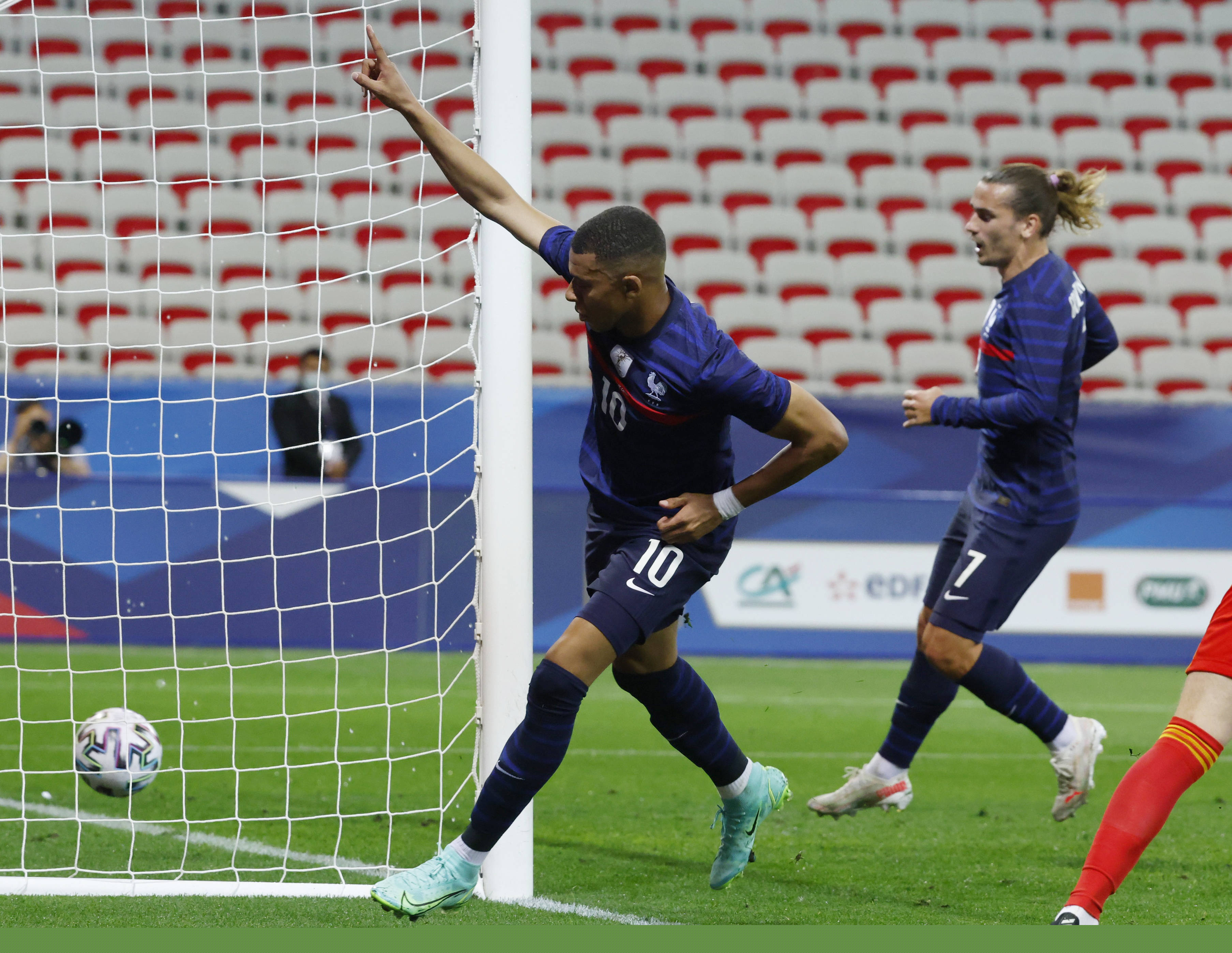 记者：亚特兰大已经接触莫塔，后者也优先考虑重返意甲（记者：亚特兰大已与莫塔接洽，莫塔将回归意甲列为首选）