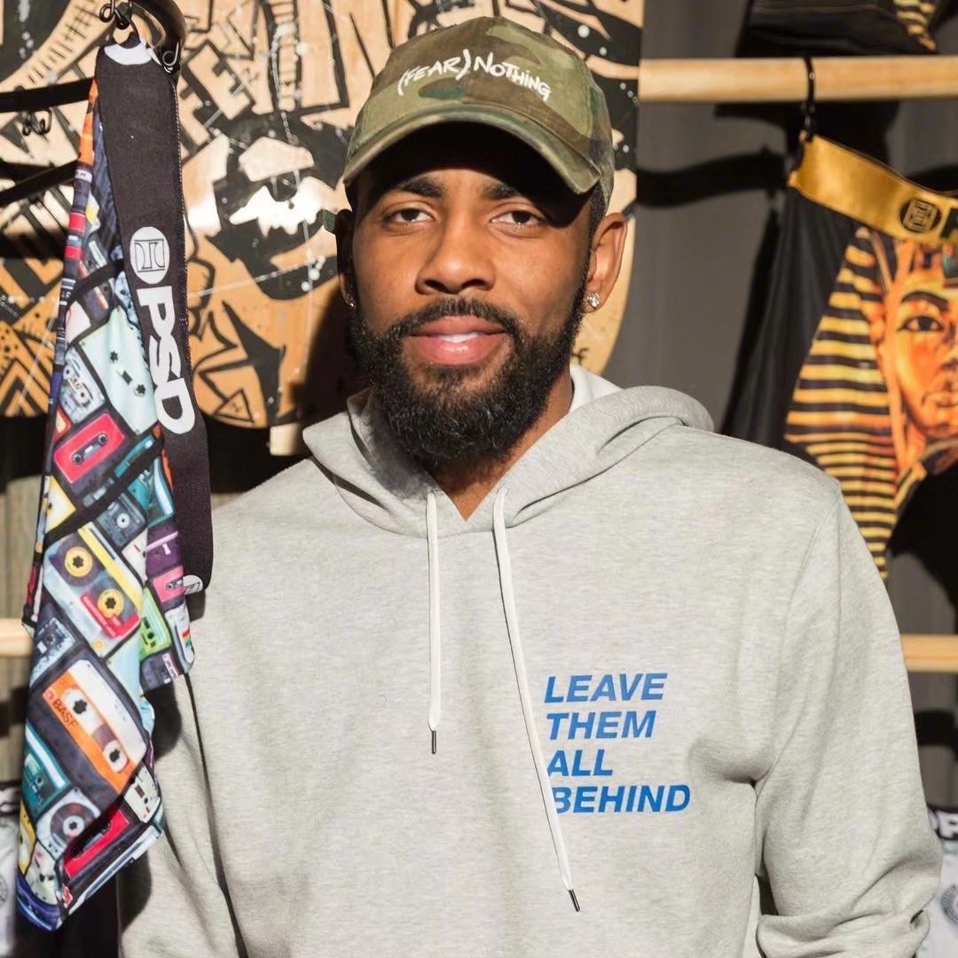 世体：拉菲尼亚王者归来，成为巴萨队内精神与战术双重领袖（世体：拉菲尼亚强势回归，扛起巴萨精神与战术双重大旗）