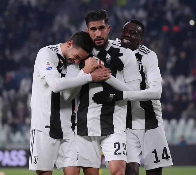 急眼了！迪亚洛冲筐裁判不吹暴怒吃到技犯（迪亚洛突破无哨怒喷裁判，当场吃到技术犯规）