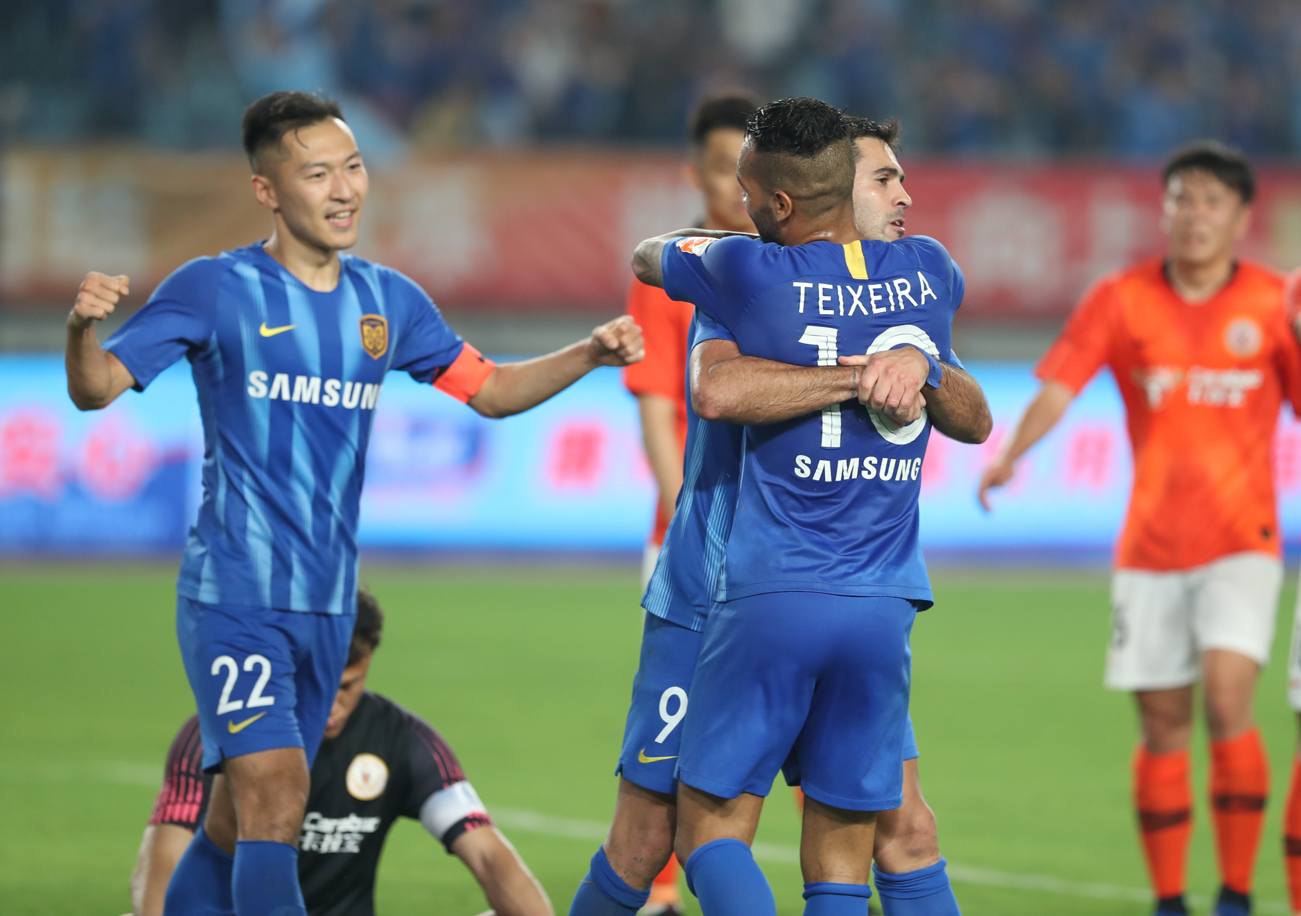 本泽马：皇马需要姆巴佩在关键时刻挺身而出，他得和队友谈谈（本泽马：皇马盼姆巴佩关键时刻挺身而出 并与队友加强沟通）