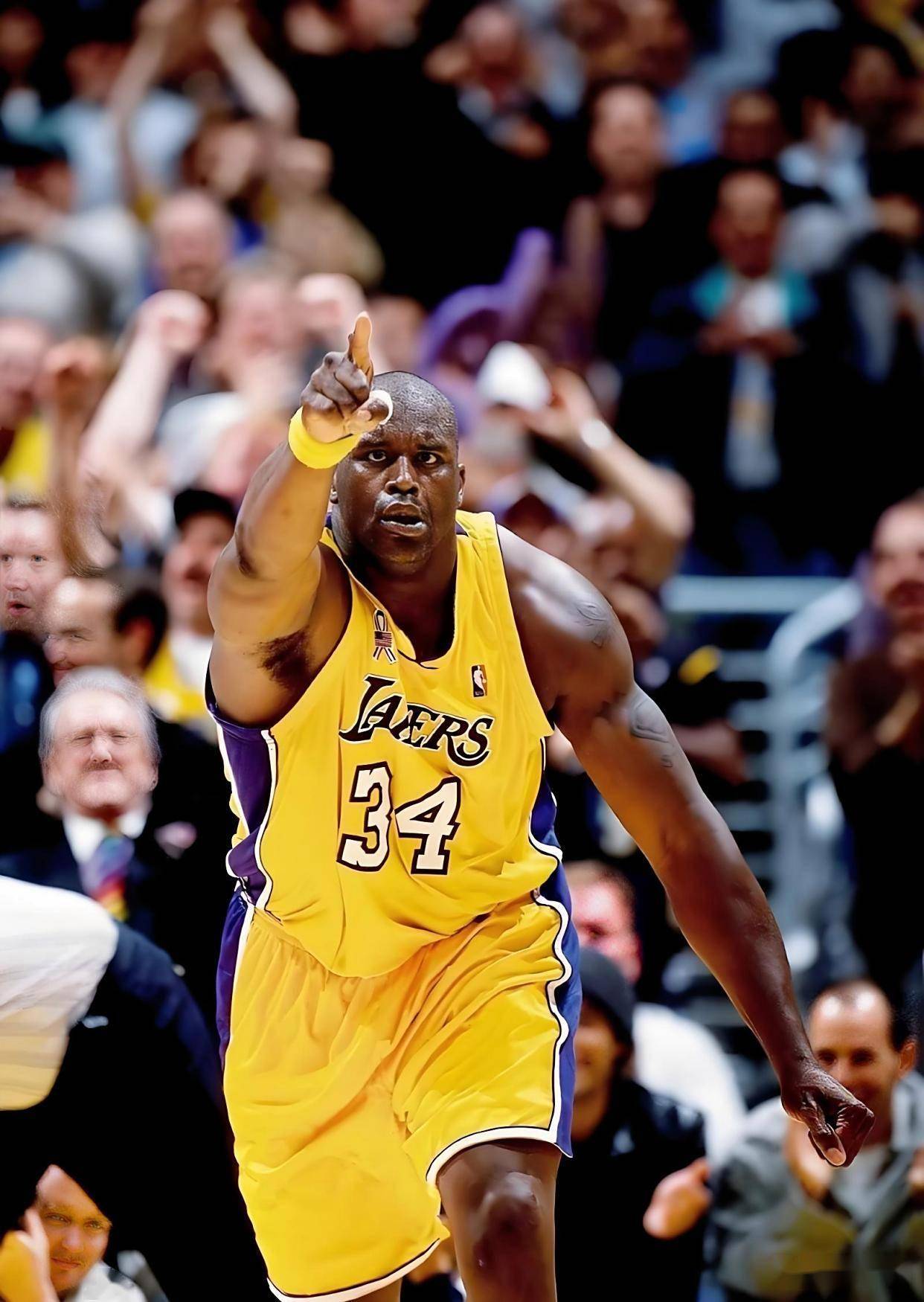 场上作用其实相当明显，湖人都伤到这程度了为什么还不让他出场？（作用一目了然，伤兵满营的湖人为何仍不让他出场？）