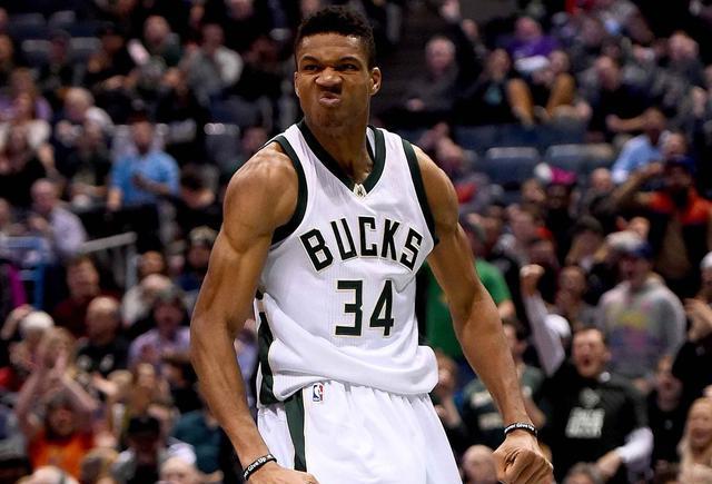 状态不错！三球半场三分6中3拿到13分4助（手感在线！三球半场三分6投3中，砍下13分4助攻）